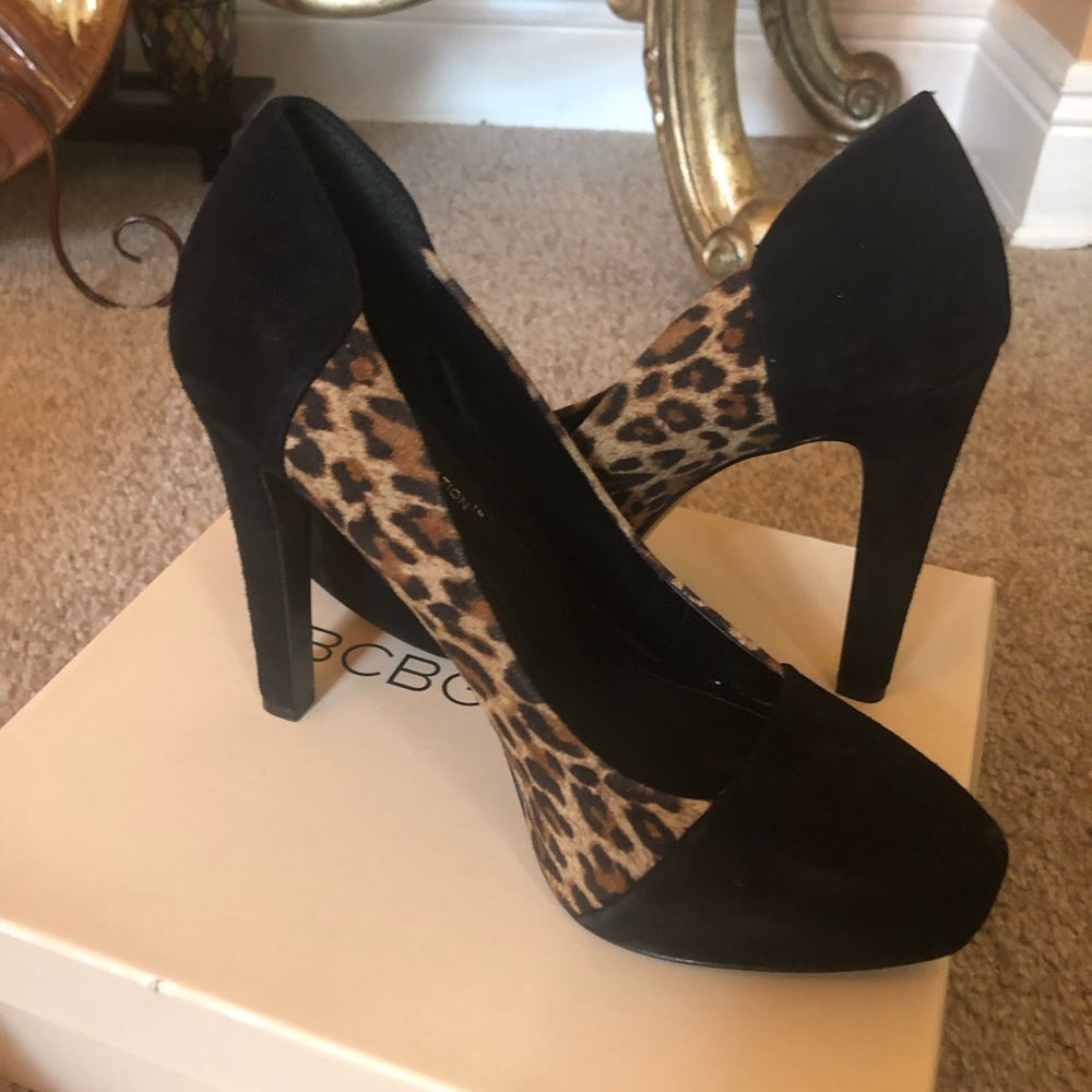 BCBG Leopard and black suede pump
